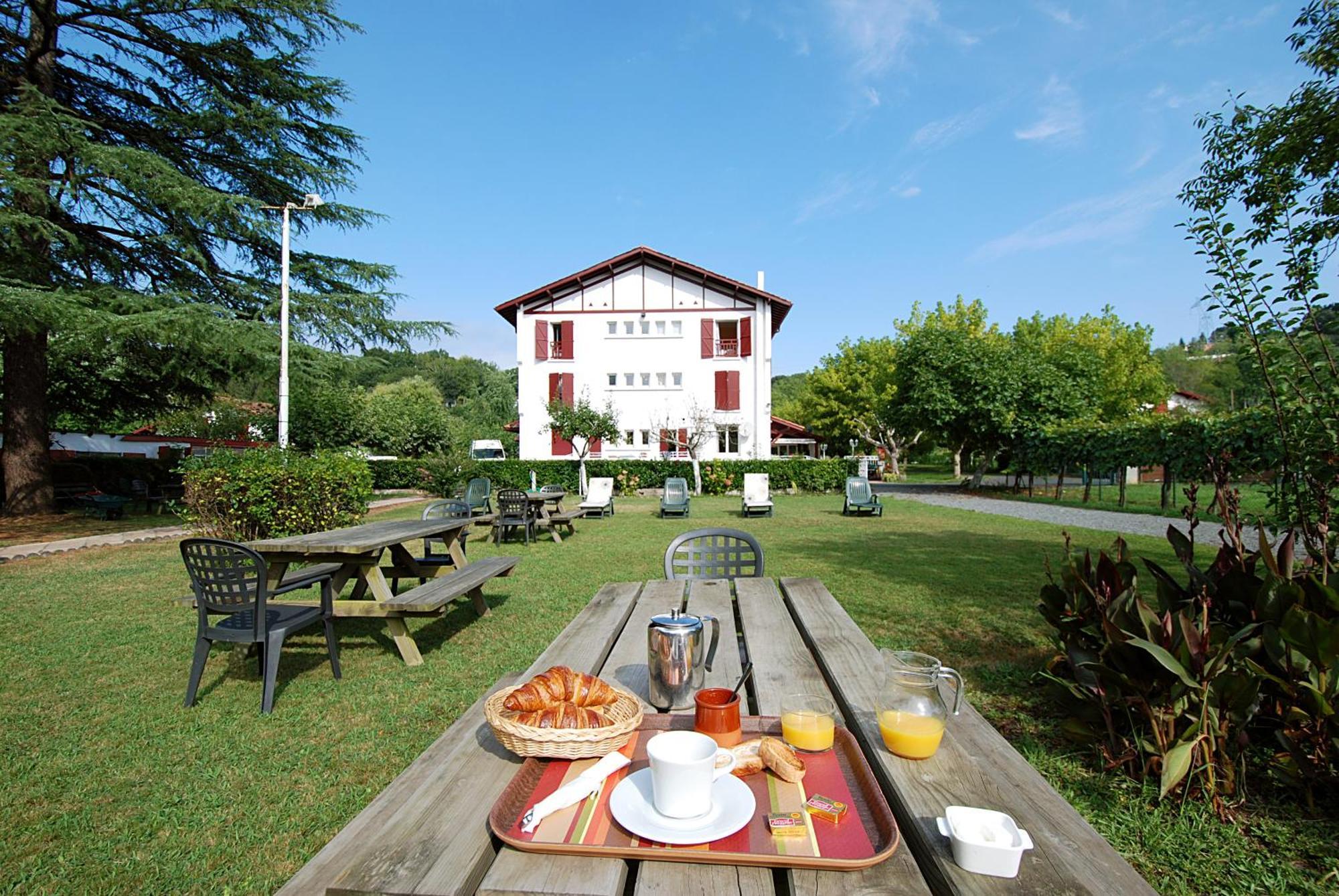 Hotel Pyrenees Atlantique Saint-Pée-sur-Nivelle Kültér fotó